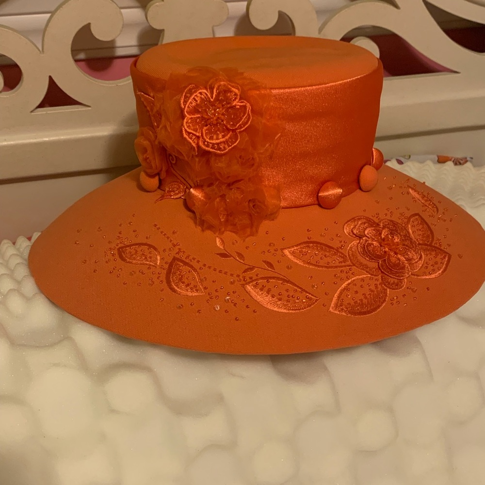 Orange hat by Milano